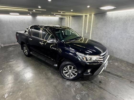 TOYOTA HILUX 2.8 SRX 4X4 CD 16V DIESEL 4P AUTOMÁTICO TOYOTA HILUX 2.8 SRX 4X4 CD 16V DIESEL 4P AUTOMÁTICO